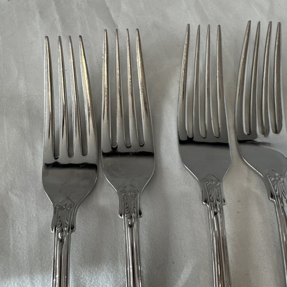 Towle 18/10‎ Stainless Flatware Hotel Kings Shell Lot of 8 Dinner Forks 8 7/16\
